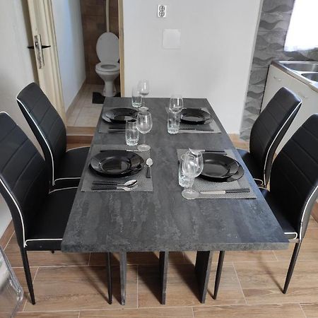 Apartman Selce Exteriör bild