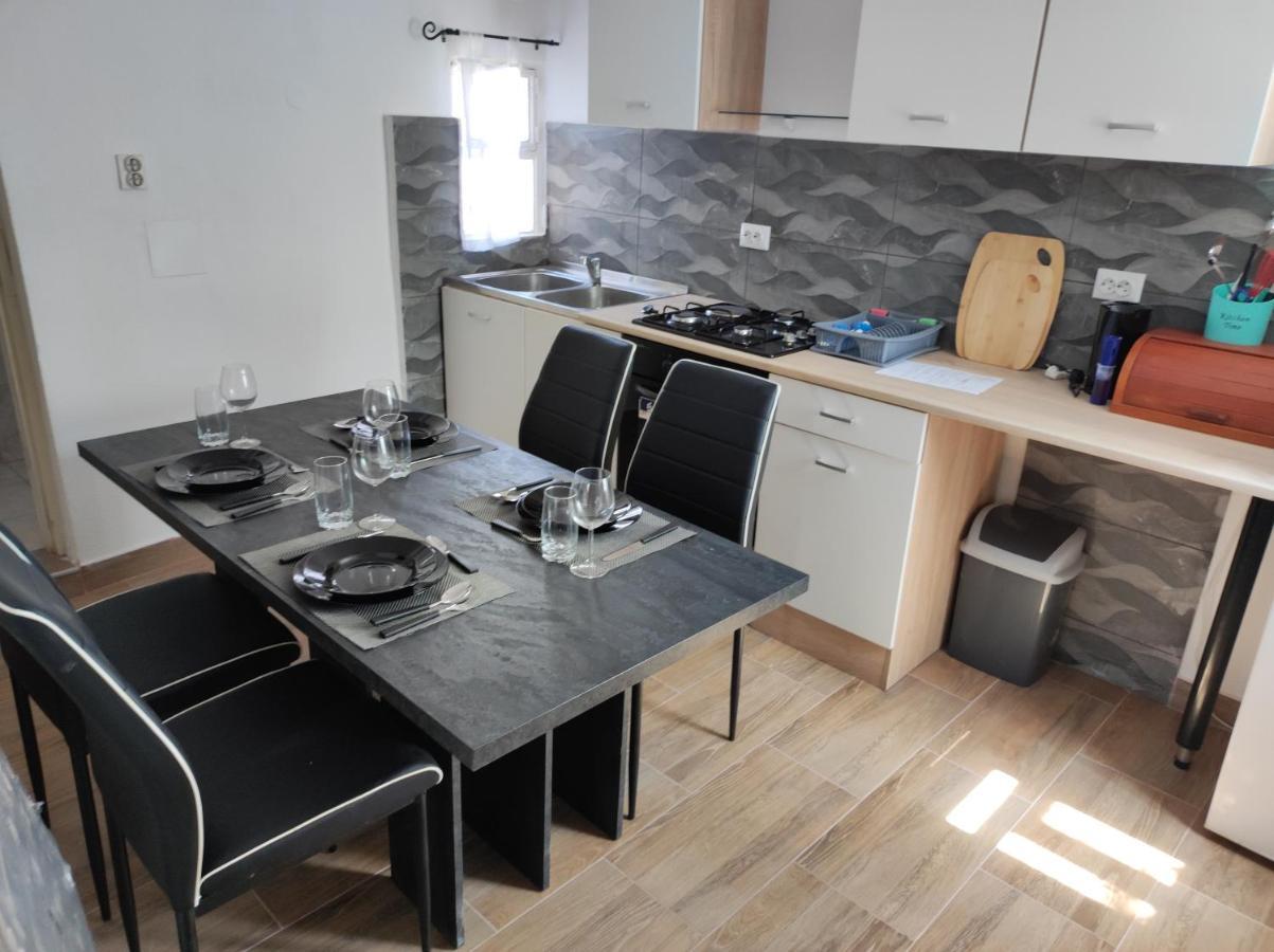 Apartman Selce Exteriör bild